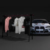 T-shirts et sweats BMW Motorsport suspendus devant une M4 grise