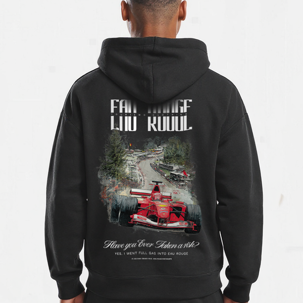 Sweat noir Spa Grand Prix Édition, gros plan sur le design Eau Rouge avec monoplace rouge sur le circuit