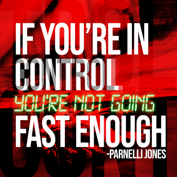 Design racing rouge avec citation Parnelli Jones, typo LED verte et effet de vitesse.