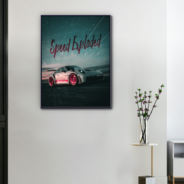 Toile Porsche GT3 RS Speed Exploded accrochée dans un intérieur moderne avec cadre noir