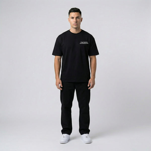 T-shirt BMW M4 Night Run noir porté, vue de face en entier, style streetwear premium