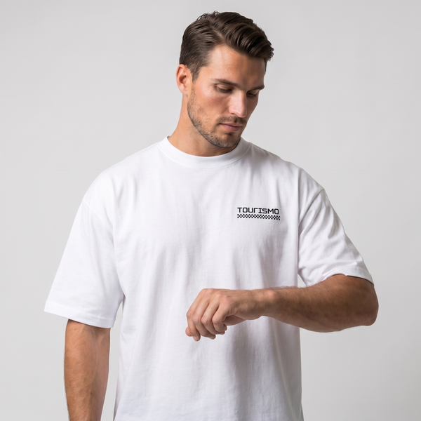 T-shirt blanc Tourismo Clothing vue de face avec logo poitrine minimal