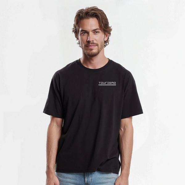 Vue de côté du t-shirt noir BMW M3 E46 avec imprimé rouge