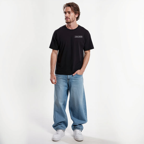 T-shirt noir Chevy Nova 1968 coupe droite, porté par mannequin