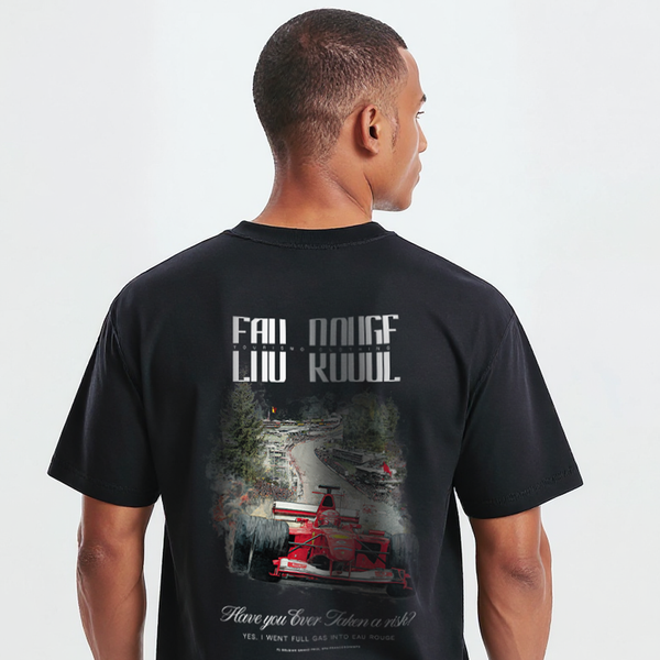 T-shirt noir Spa Grand Prix, gros plan sur le design Eau Rouge avec monoplace rouge sur le circuit