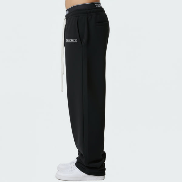 Vue latérale du pantalon Tourismo noir porté