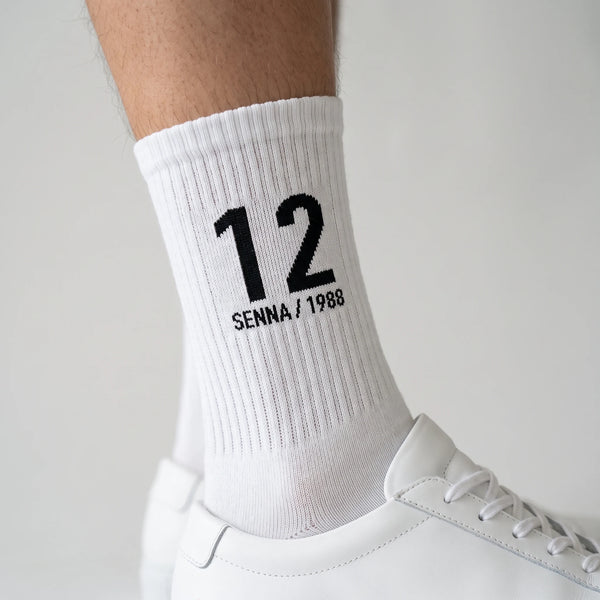 Chaussettes Ayrton Senna 12, saison 1988 blanc, gros plan sur le motif tricoté