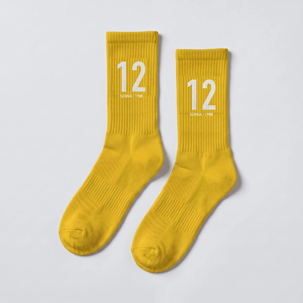 Chaussettes Ayrton Senna 12, saison 1988 jaune, la paire posée à plat