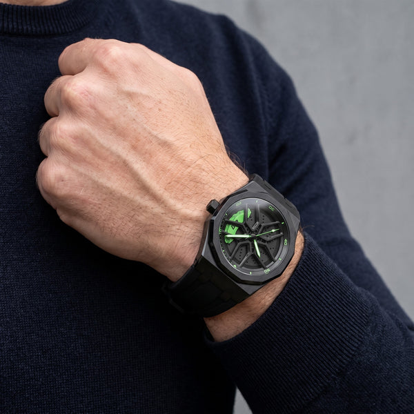Montre Audi R8 portée au poignet