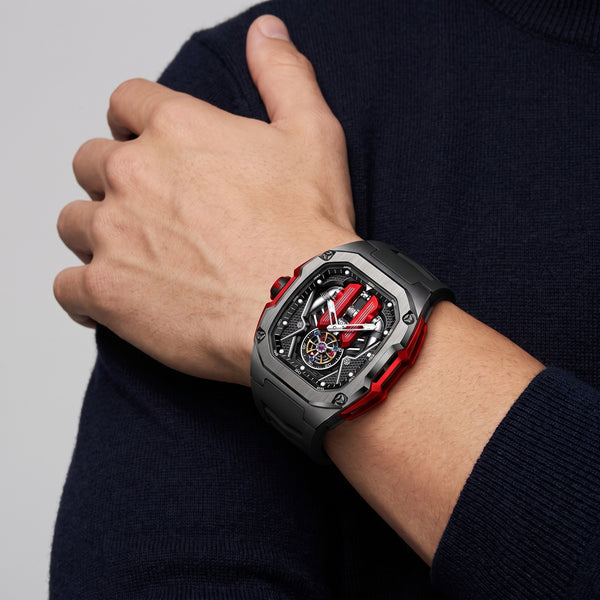 Montre moteur V12 portée au poignet