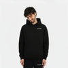 Sweat F1 Albert Park Circuit d’Australie noir – modèle tenant la capuche, design premium Tourismo