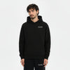 Sweat F1 Silverstone Circuit d’Angleterre noir – modèle tenant la capuche, silhouette racing