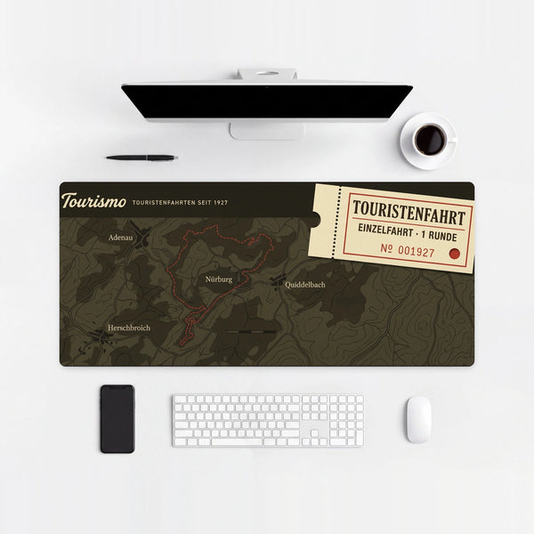 Mousepad Eifel Touristenfahrt, sobre uma mesa clara com computador, teclado e mouse
