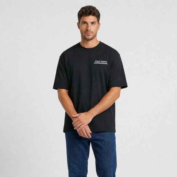 T-shirt Jaguar D Type Le Mans N6 Born For Le Mans noir vu de face en plan rapproché avec logo Tourismo